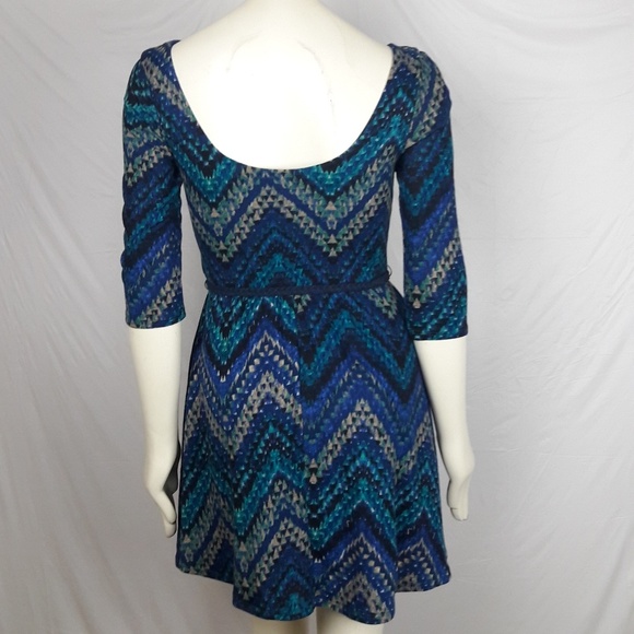 Lily Rose Chevron Dress - Picture 4 of 4